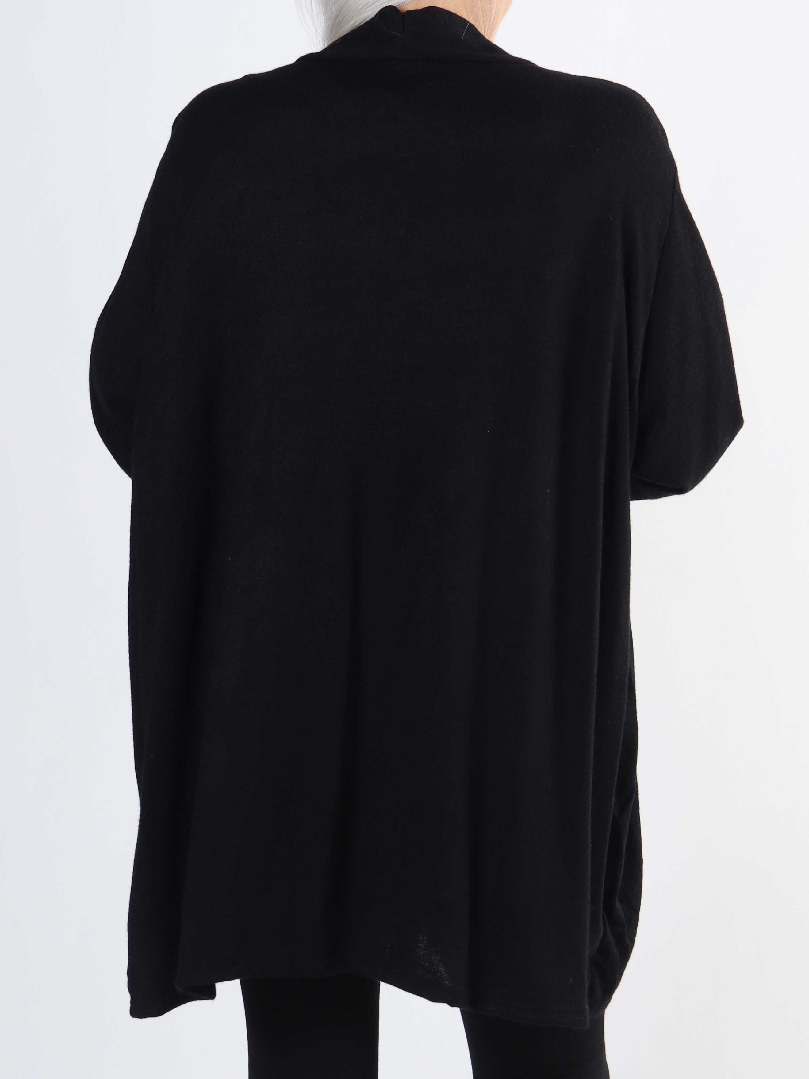 Lilja - Mjuk plus size-kofta med liten volangkant